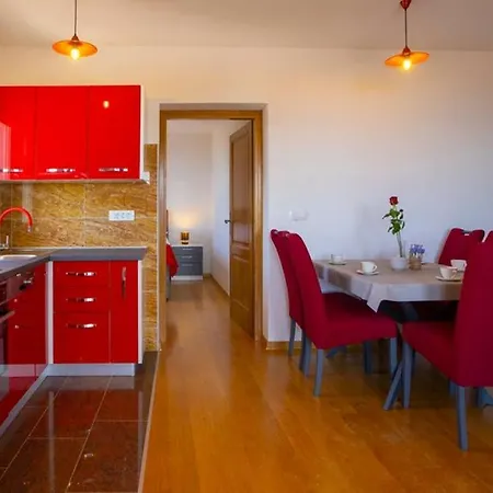 Vladimir #5 アパート マカルスカ